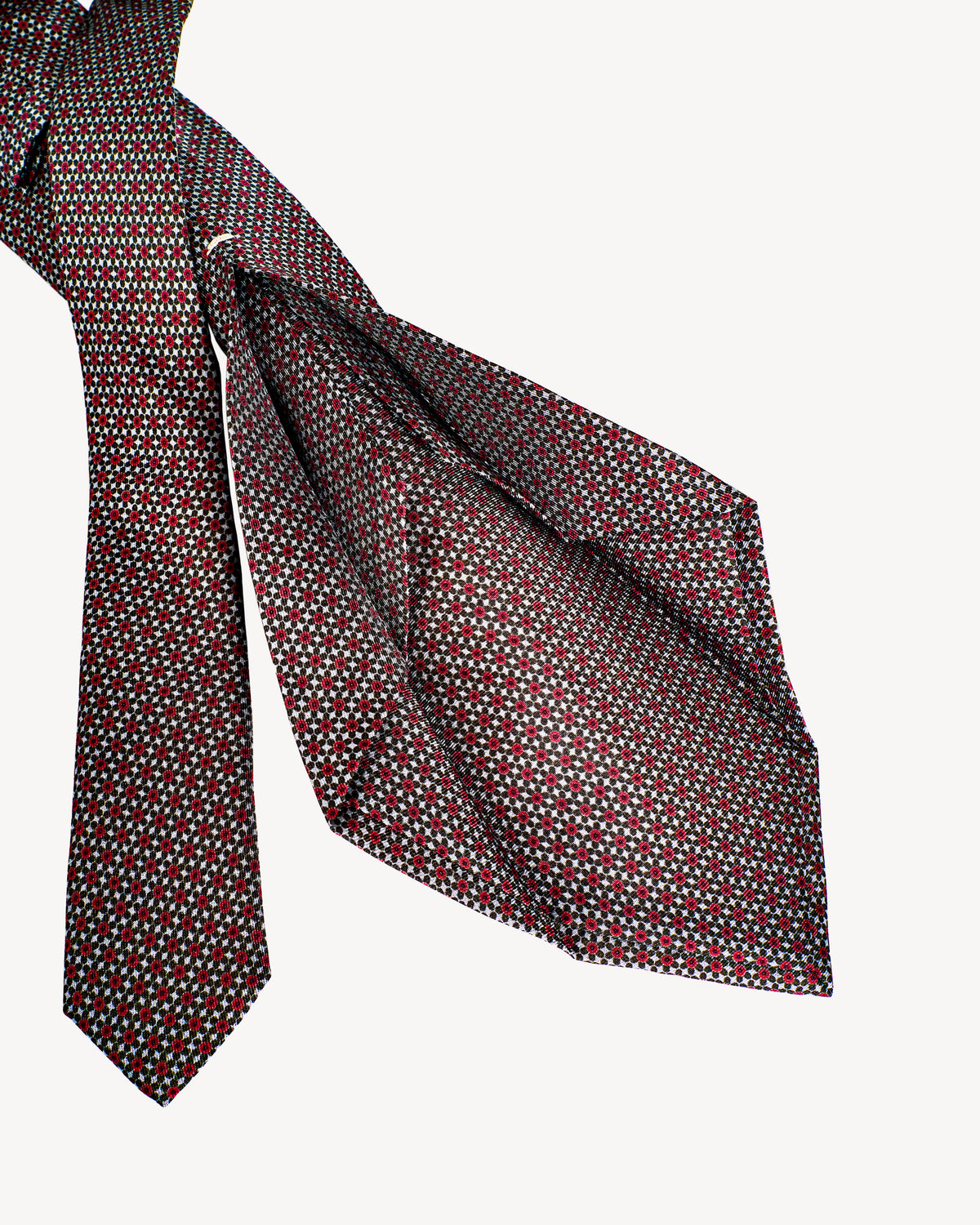 Floral self-tipped silk necktie – December bloom